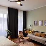 Bed & Breakfast Four Carlsbad Authentic 4*
