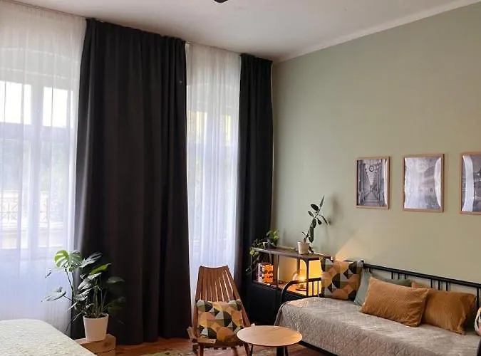 Bed & Breakfast Four Carlsbad Authentic 4*