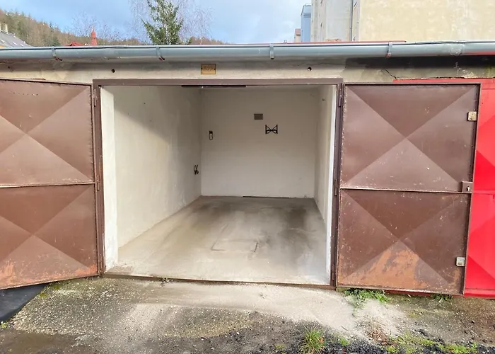 Four Carlsbad Authentic Karlowe Wary