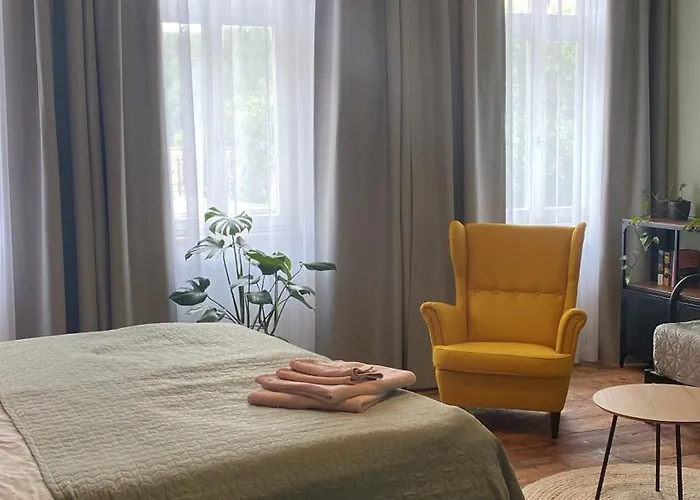 Bed & Breakfast Four Carlsbad Authentic 4*